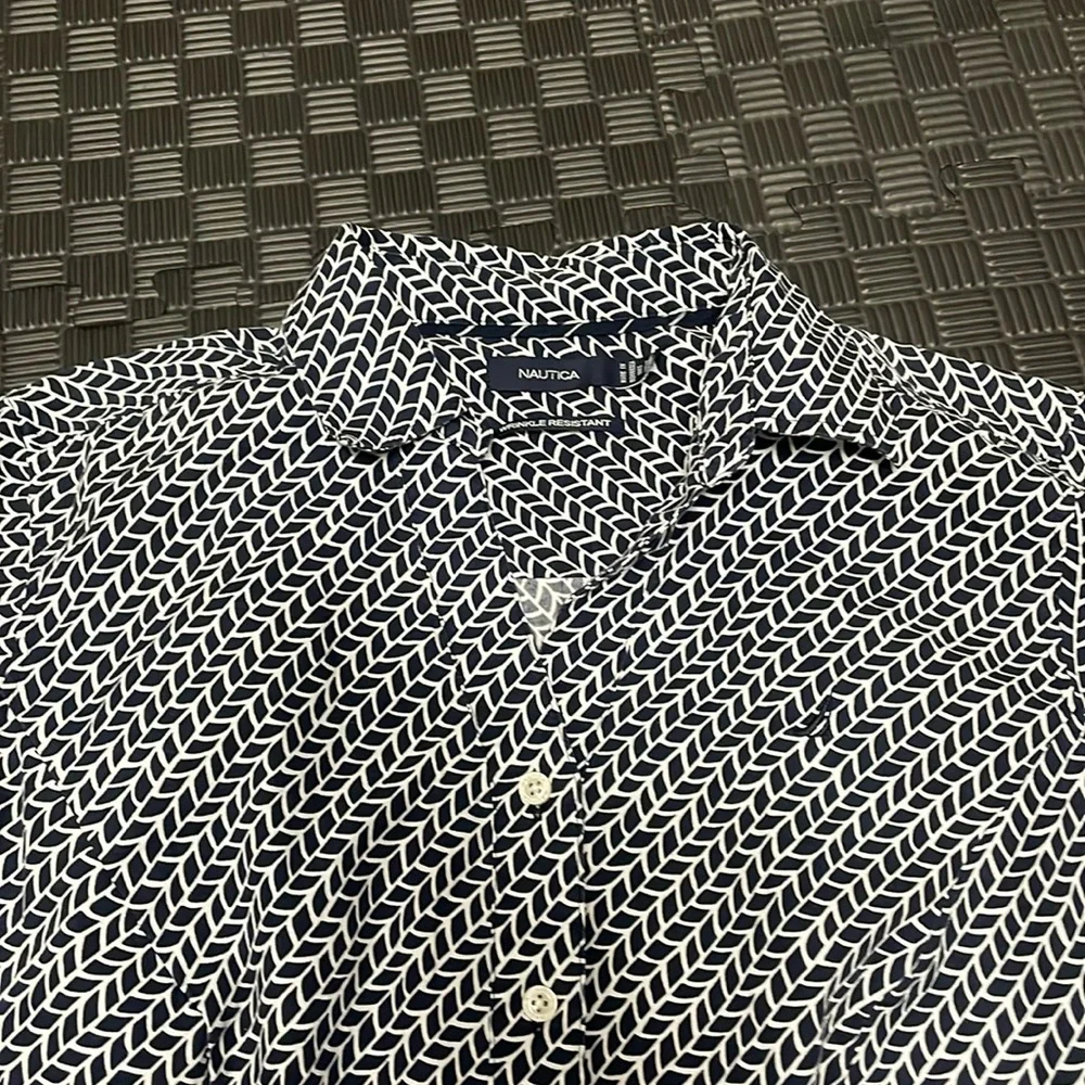 Nautical wrinkle resistant button down shirt size medium